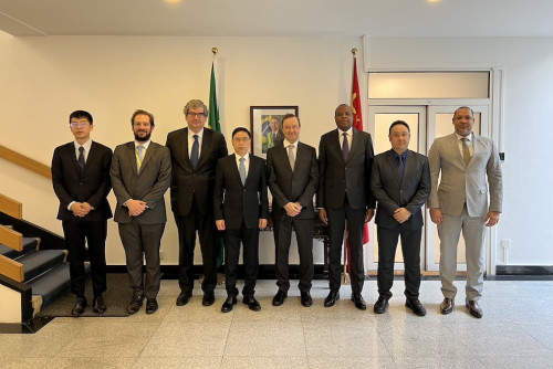 Visita à Embaixada do Brasil na China