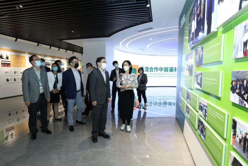 A delegation from the Permanent Secretariat of Forum Macao visits the Traditional Chinese Medicine Science and Technology Industrial Park of Co-operation between Guangdong and Macao
