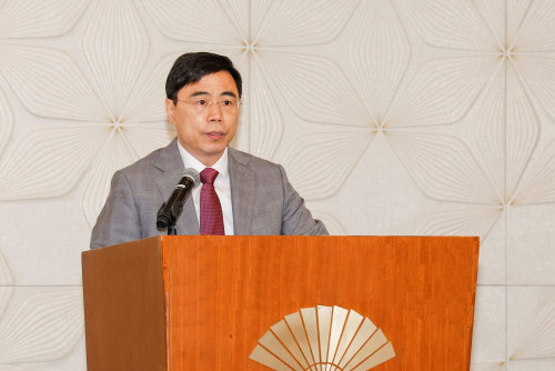 Secretary-General Ji Xianzheng delivers a speech