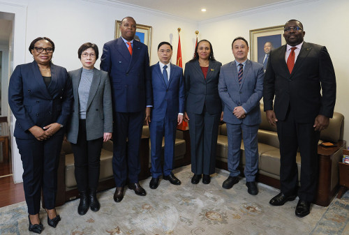 Visit to Embassy of Mozambique to China
