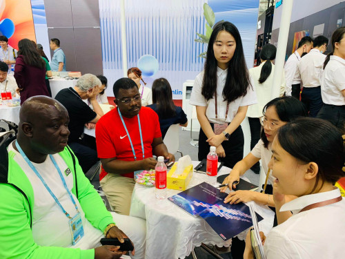 The delegation participates in activities of the Canton Fair
