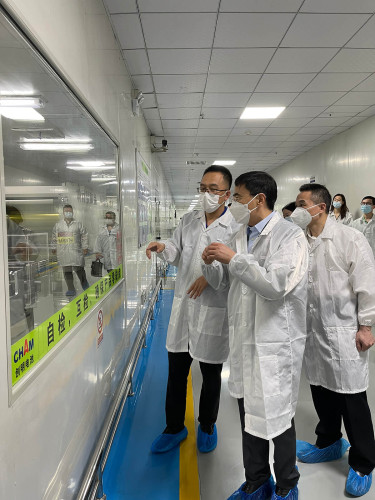The delegation visits an enterprise in Dongguan