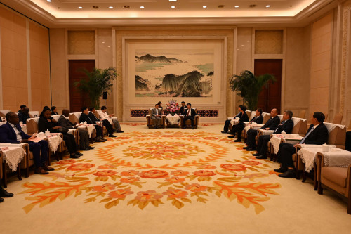 Encontro com o Vice-Presidente da Conferência Consultiva Política do Povo Chinês da Província de Jiangsu, Sr. Zhang Lefu