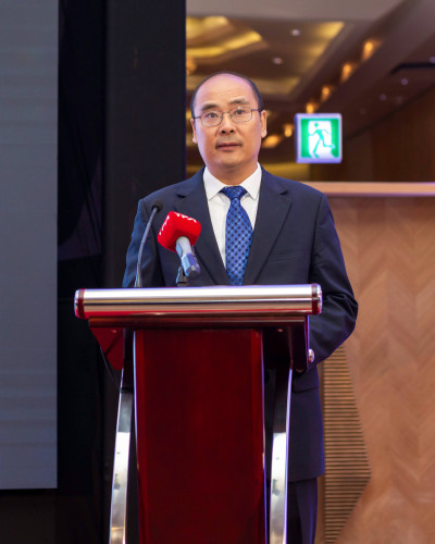 O Embaixador da República Popular da China em Angola, Dr. Zhang Bin a proferir o seu discurso