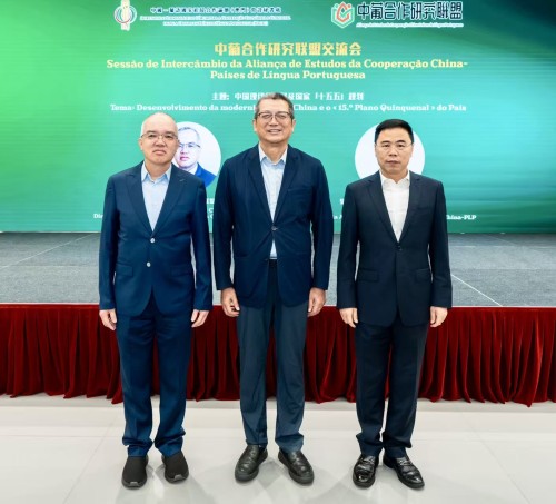 Group photo of the speakers