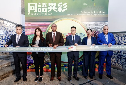Corte de fita na cerimónia de inauguração da Exposição de Artesanato dos Países de Língua Portuguesa “Policromia Lusófona”