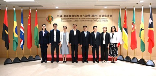 Group photo of the two sides