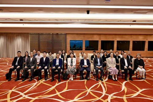 Visita da 43.ª Missão de Estudo dos Departamentos para Assuntos de Hong Kong e Macau ao Secretariado Permanente do Fórum de Macau