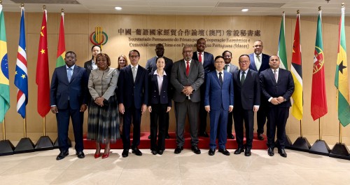 佛得角駐華大使阿林多到常設秘書處辭行