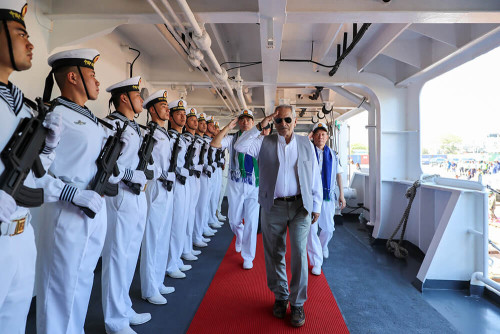 Presidente Ramos-Horta visita o navio da marinha chinesa