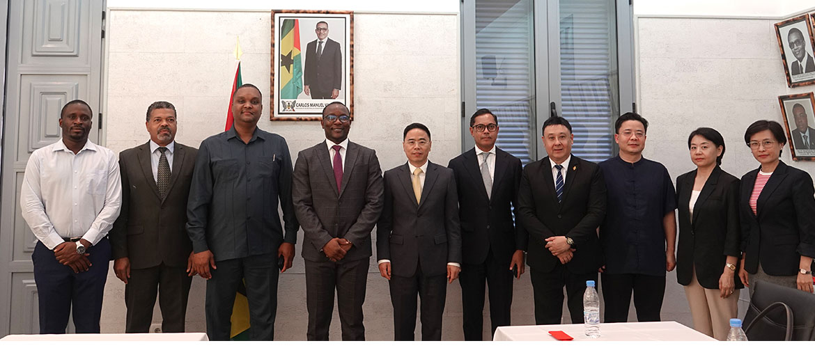 Visita do Secretariado Permanente do Fórum de Macau a São Tomé e Príncipe